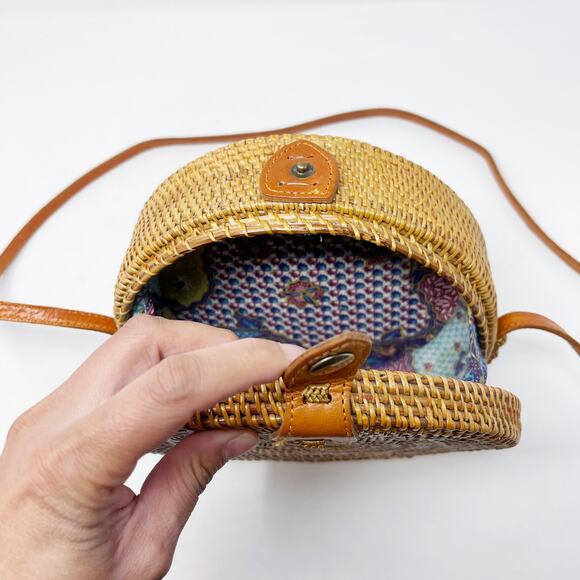 Mavis Round Rattan Crossbody Bag Boho Brown Tan Faux Leather Strap Summer Snap - Picture 8 of 15